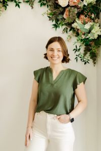 Austyn, bridal stylist